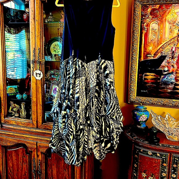 Vasna bubble maxi dress.S:L.Jewel neck stretchy solid black top.GentlyWorn. Wash - Picture 2 of 7